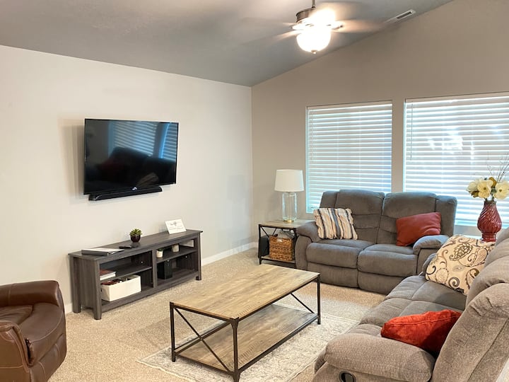 Cheerful  Executive Home With Office-meridian - Meridian, ID