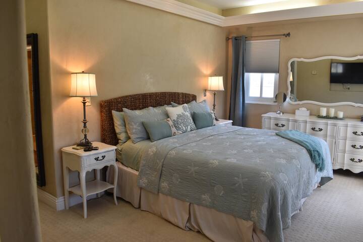 Downtown PG Penthouses, Two Blocks to Beach~ gallery image 5