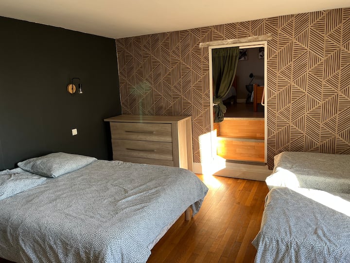 ห้องลินเดน: เตียงคู่ 1 หลังและเตียงเดี่ยว 2 เตียง (+ เตียงเดี่ยว 2 เตียงในนกพิราบ) ห้องอาบน้ำพร้อมห้องน้ำในตัว