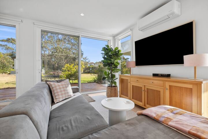 Surf Coast Sanctuary Villa gallery image 3