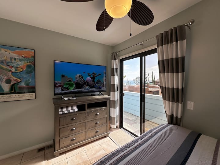 Queen bedroom has TV and Roku and more views.