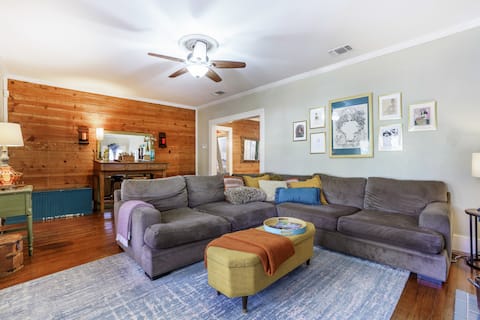 Top performing Airbnb: Downtown San Antonio, Tx Sized Bungalow! in San Antonio