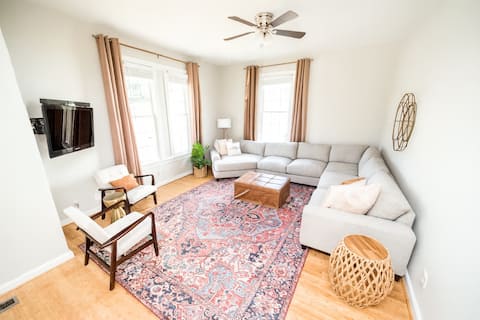 Lighthearted Family Friendly Downtown LYH Getaway!