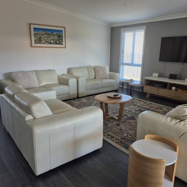 Comfy & Spacious Home In Berridale, Near Jindabyne - Berridale