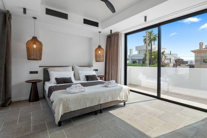 Luxurious mediterranean villa in el toro gallery image 4