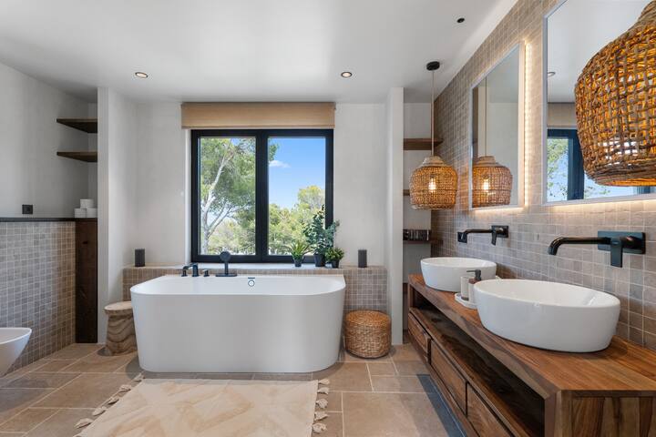 Luxurious mediterranean villa in el toro gallery image 5