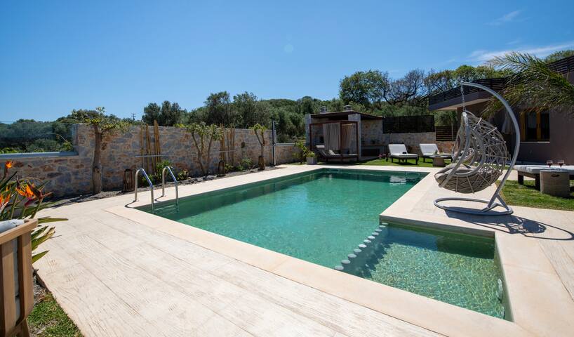 Sea View Villa-Amazing Exteriors-Heated Pool & BBQ gallery image 4