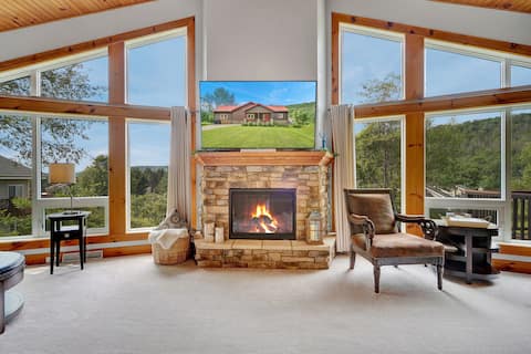 Top Airbnb: Redroof Ellicottville Chalet sauna 8' hot tub in Ellicottville