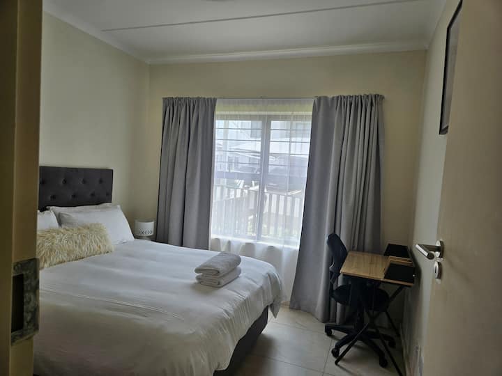 Upmarket Apartment + Uncapped Internet - Randburg