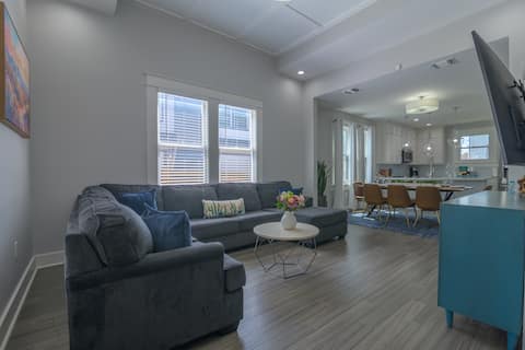 Popular Airbnb listing: Casa Azul — Modern Reno Home w/ Private Hot Tub in Lavaca