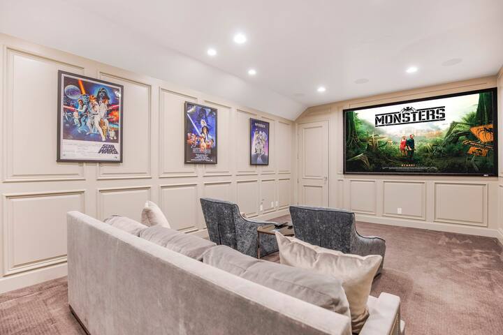 Huge 6BR Villa-Theater, Pool, Hot Tub & Basketball gallery image 5