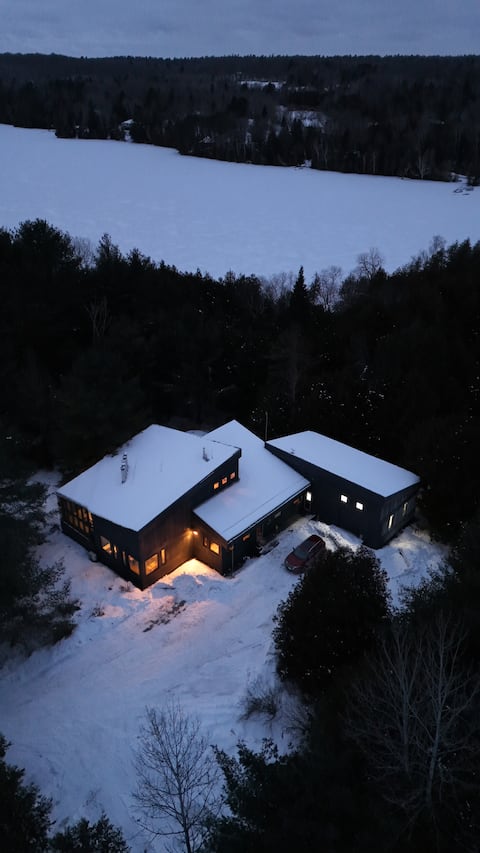Luxury Blue Chalet With Hot Tub And Sauna$