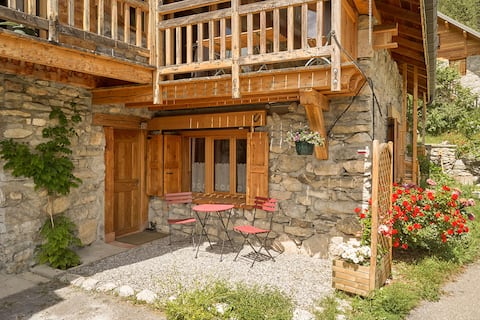 Independent studio in mountain hamlet