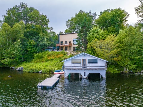 Luxury Panoramic View Waterfront-SPA-Games-Foyer