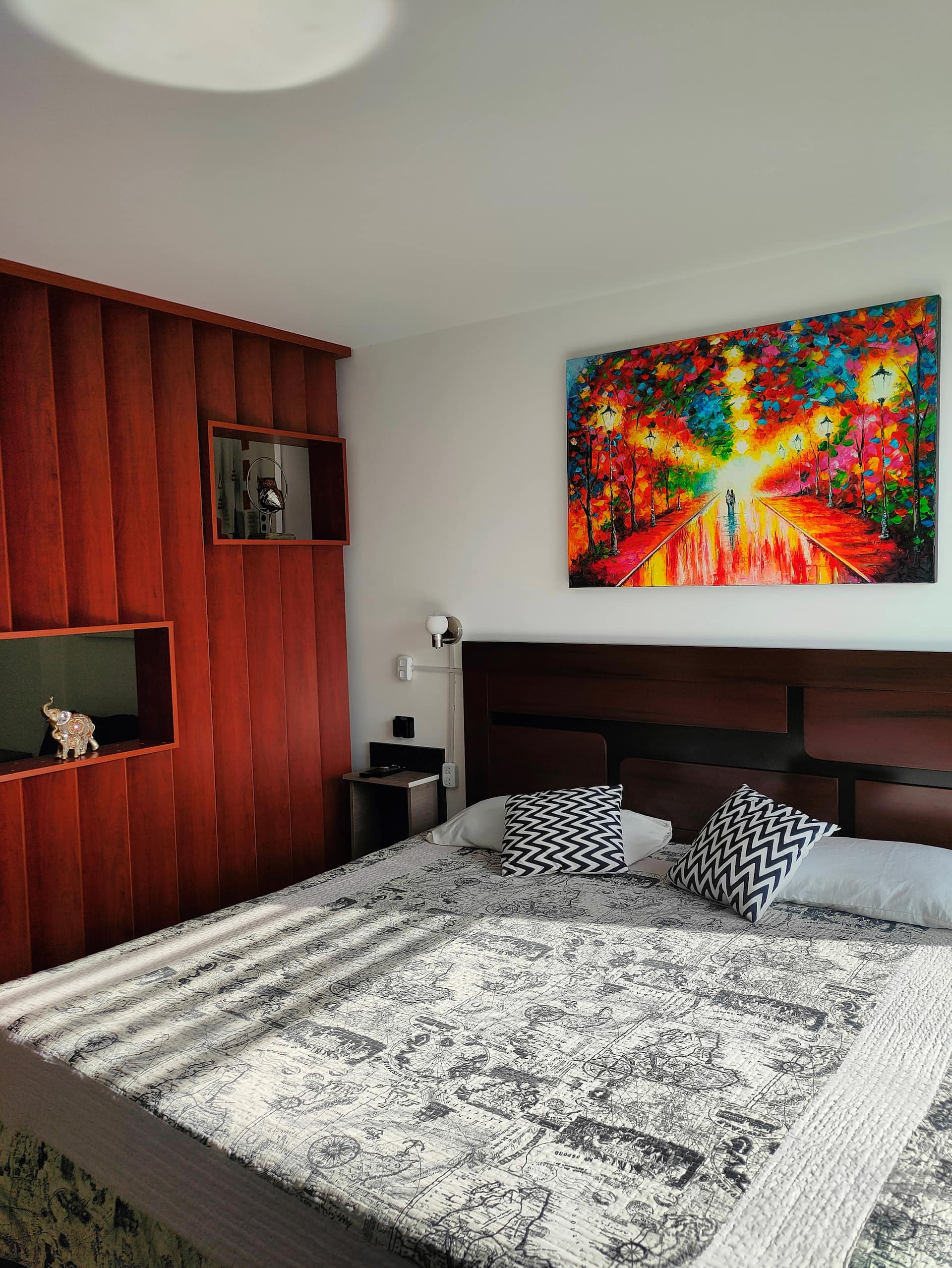 Equipetrol Luxurious studio with super king bed & Restobar