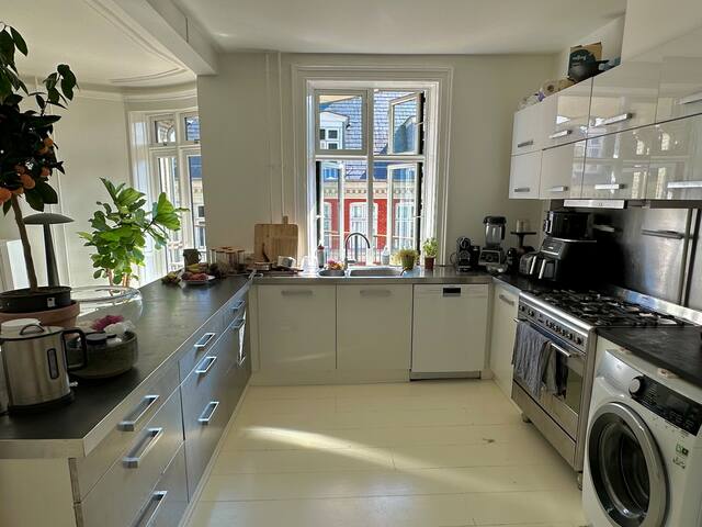 Spacious flat w. balcony in the vibrant Vesterbro gallery image 4
