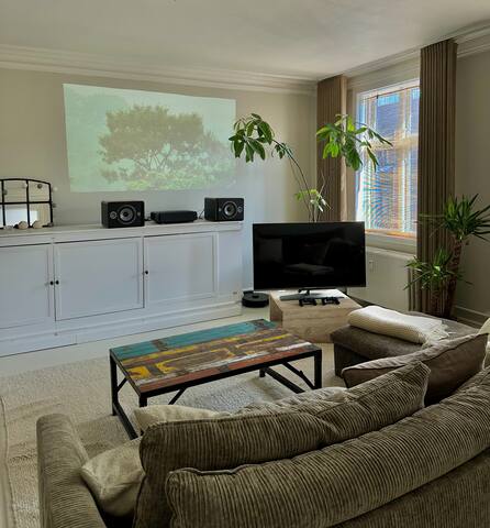Spacious flat w. balcony in the vibrant Vesterbro gallery image 2