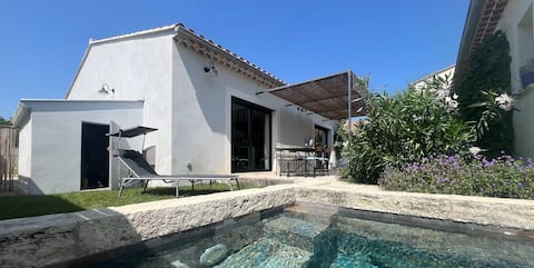 Popular Airbnb listing: The Flore's House in Pernes Les Fontaines