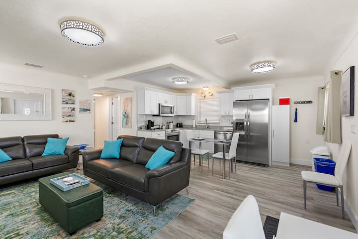 Awesome 1br - 6 Min. Walk To Beach! Full Kitchen + - Treasure Island, FL