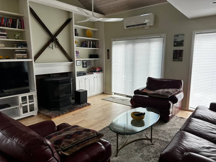 Bright And Newly Updated 3 Bedroom Condo/townhouse - Manchester, VT