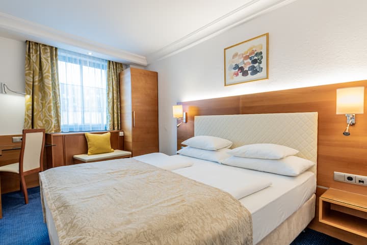 Double Room By The River Inn With Breakfast - Innsbruck