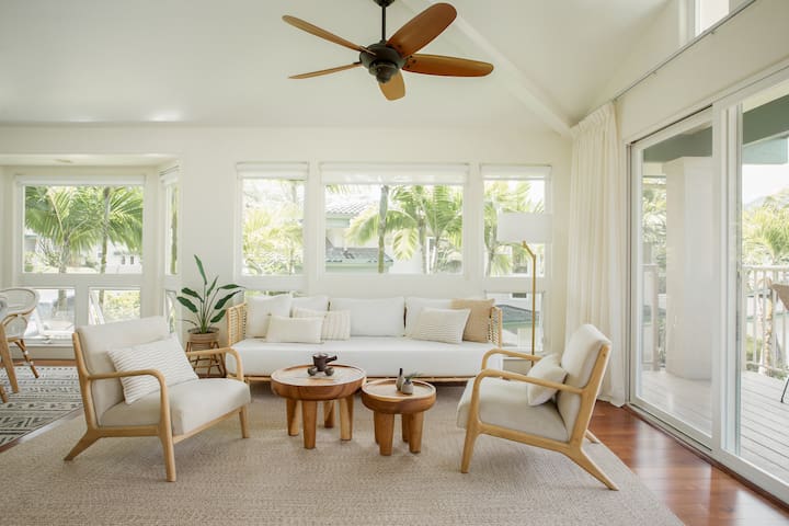 Views! Mountains, Waterfalls, Hot tub, Amenities