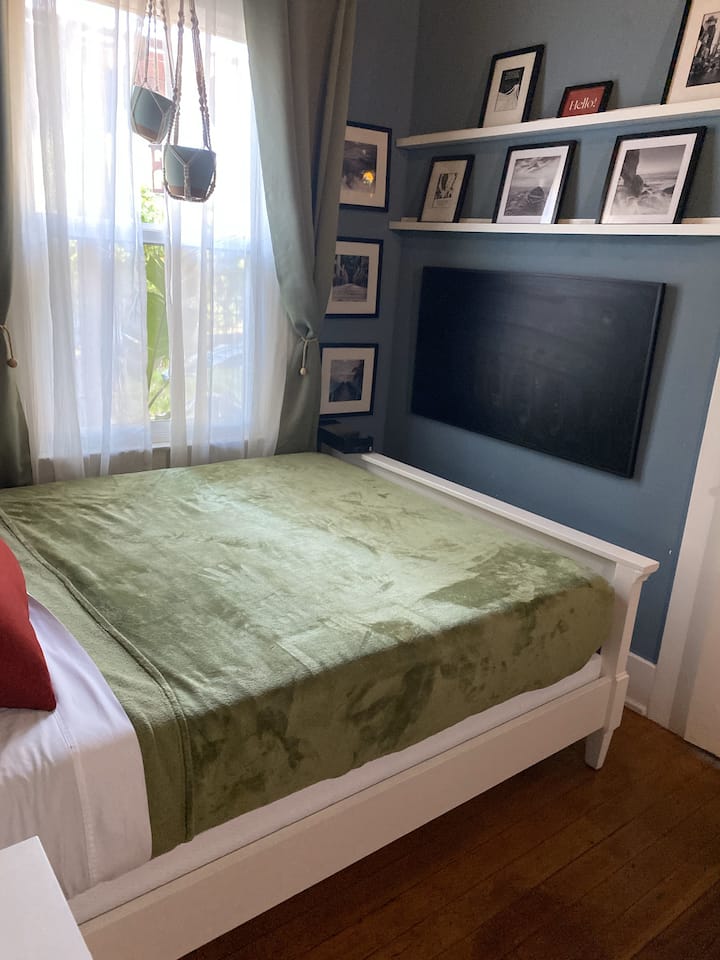 Cozy Longfellow Suite With Bath In The Tower Dist. - Fresno, CA