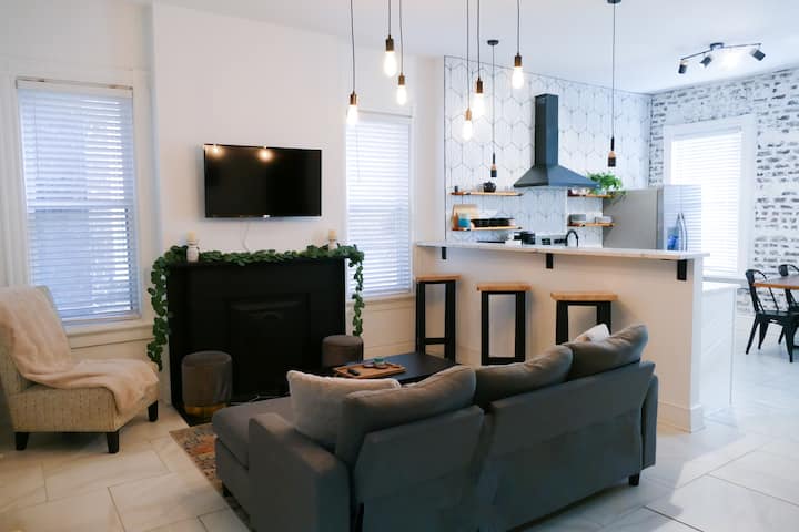 Stunning Modern Fan 2bd, Walk To Everything! - Shields Lake, VA