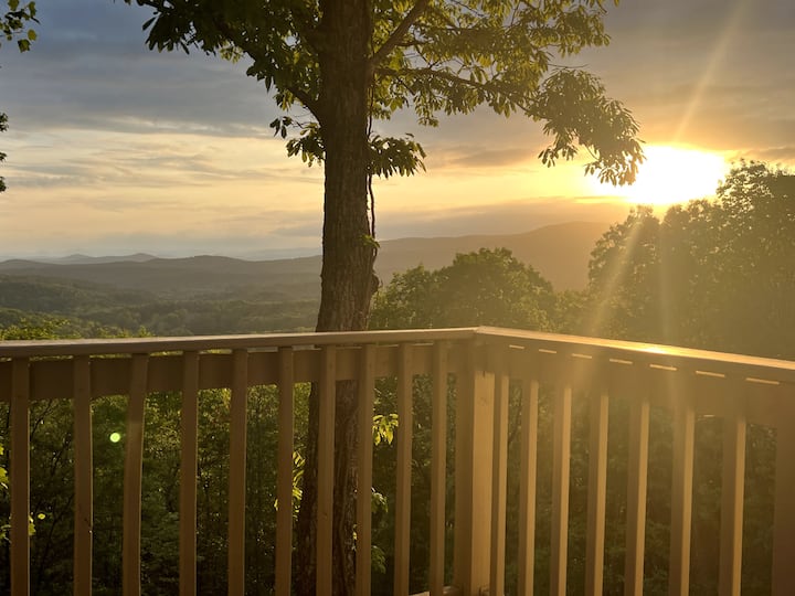 Mountain-view Retreat 6br Game Room & Fire Pit Close To Wineries And Hikes - Dahlonega, GA