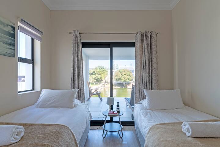 Twin room, Three double-bed at Marina da Gama. gallery image 4