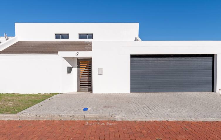 Twin room, Three double-bed at Marina da Gama. gallery image 2