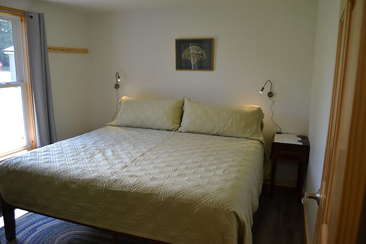 Bedroom #3 - KING Size Tempur-pedic bed,100% cotton or flannel sheets,down comforter,pillows by MyPillow,reading lights/night stands,family made antique cherry dresser (1940's) & mirror, luggage rack, handmade vintage rope rug, & clothing peg boards.