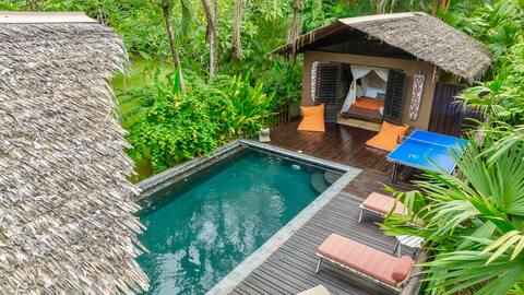 Magical 3 bed home- Private pool + Beach access