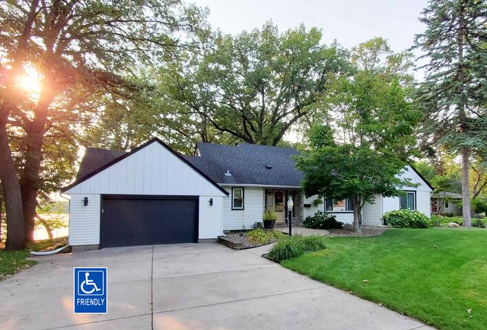 Lakefront House w/ Sauna & comfy King bed!
