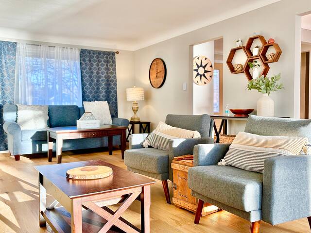 Lakefront House w/ Sauna & comfy King bed! gallery image 4