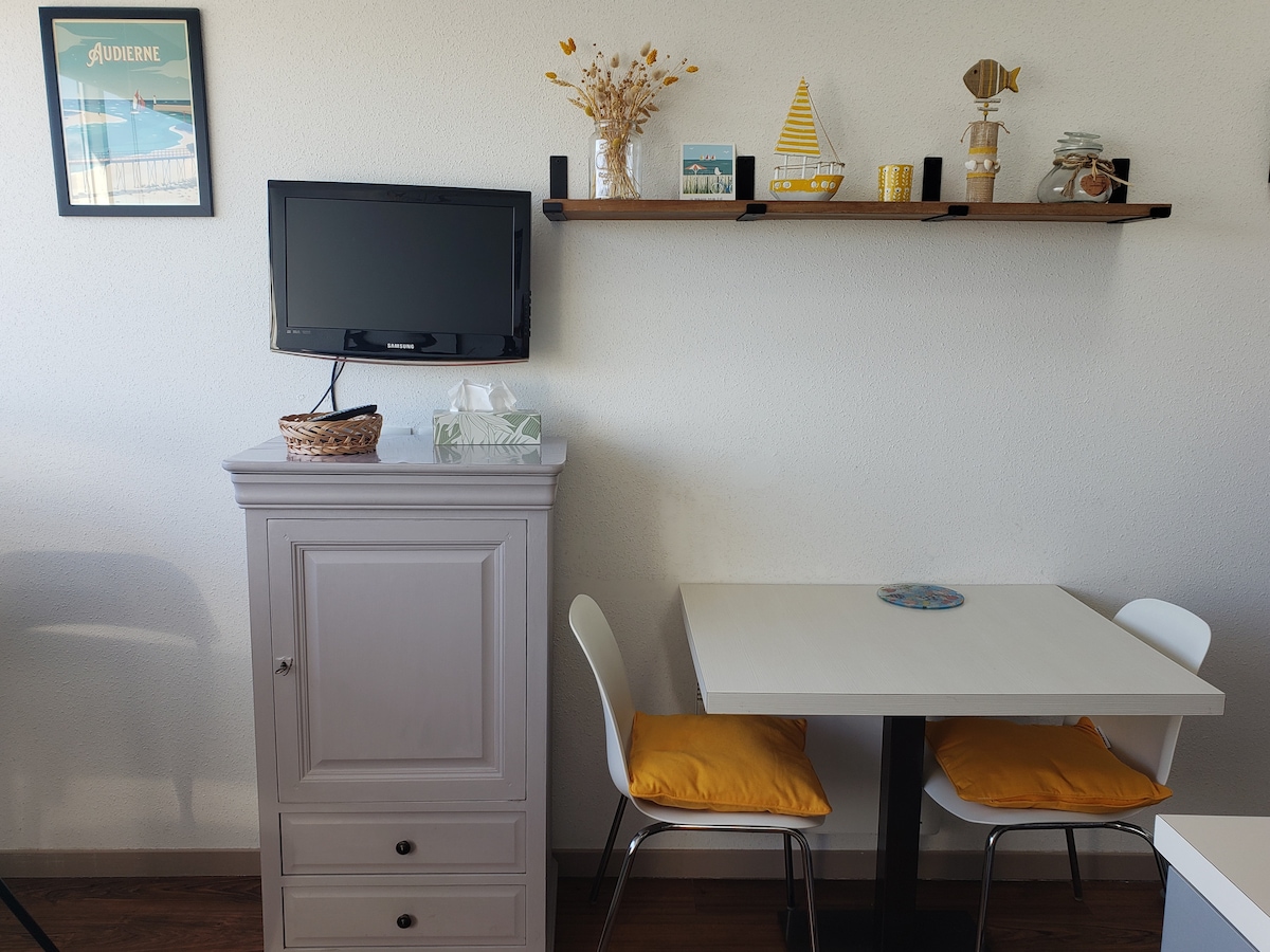 Popular Airbnb listing: Duplex apartment with sea view in Audierne