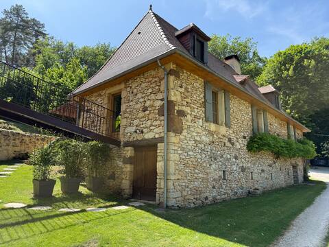 House in the heart of nature, heated pool and spa