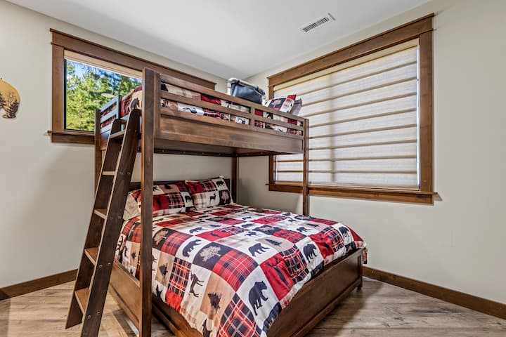 Poschodová izba na prízemí - hlavný dom