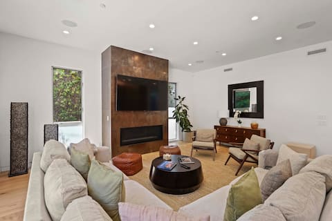 Top Airbnb: Vast Mar Vista Residence in Quiet and Safe Area in Mar Vista