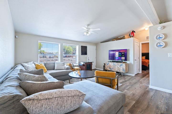 Pet Friendly | Ev Charger | Garage Parking - Topock, AZ
