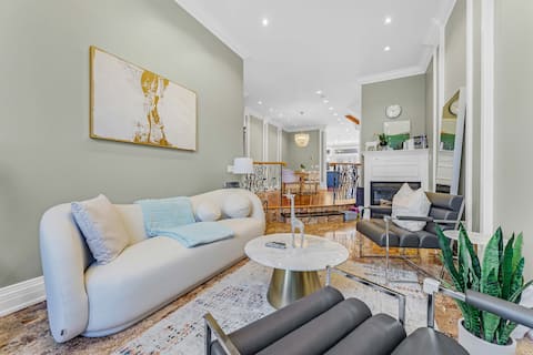 Successful Airbnb property: Lawrence Park | John Wanless | Cul de Sac Detached in Eglinton—Lawrence