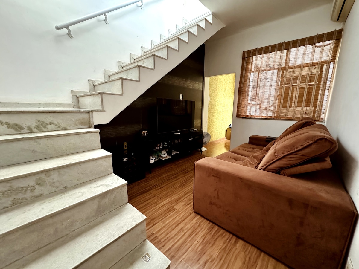 Popular Airbnb listing: Christ welcomes you! Apartment in downtown Rio in Estácio