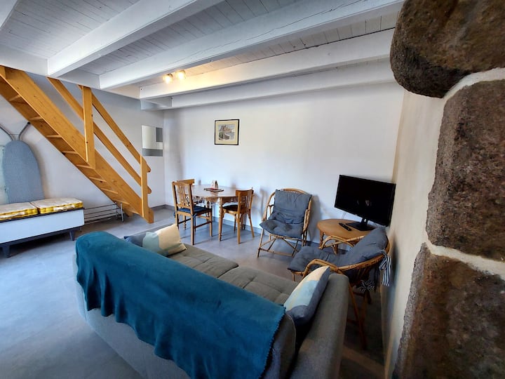 La Petite Maison, Maison Cosy à 1 Km De La Mer - Château des Ravalet