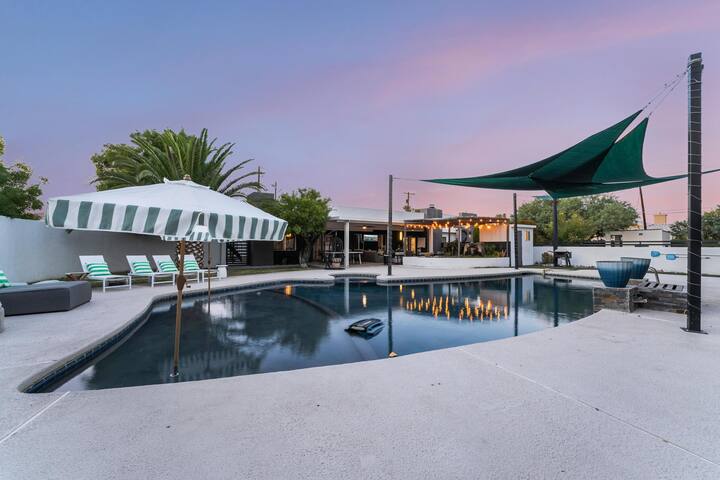 ❤️Luxury Villa 4BRx4BA w/pool 10 mins from strip❤️ gallery image 2