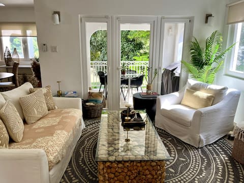 Walk to Beach, Pool, Rooftop Terrace, King Bed(s)