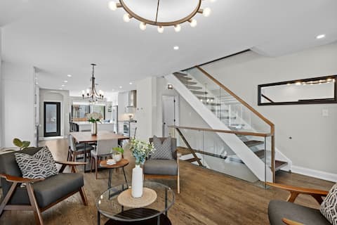 Successful Airbnb property: Stunning family home in Old Ottawa South! in Capital