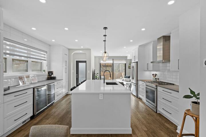 Stunning family home in Old Ottawa South! gallery image 3