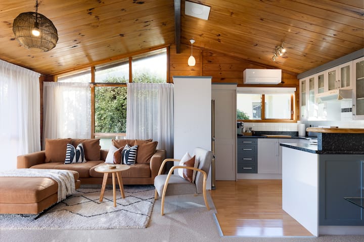 Fresh Vintage Home W Large Deck, Sea/mountain View - 里奇蒙