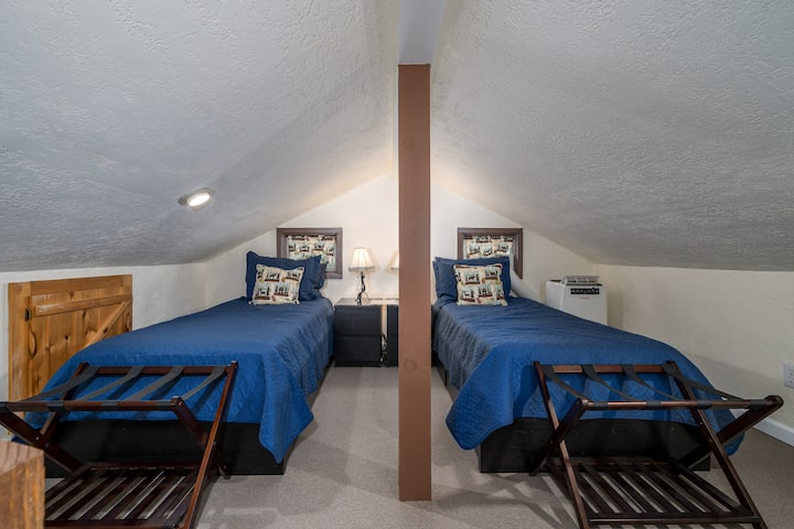 2 twin beds in the open loft above the dining/living area. Portable AC window unit to help keep it cool in summer.
