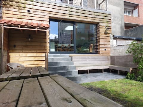 Large family home, 5 min walk to the sea